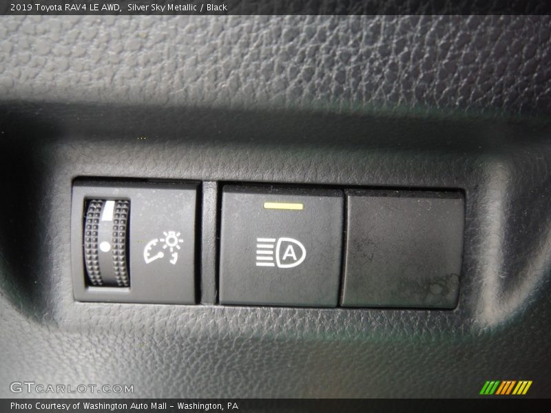 Silver Sky Metallic / Black 2019 Toyota RAV4 LE AWD