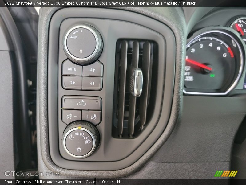 Controls of 2022 Silverado 1500 Limited Custom Trail Boss Crew Cab 4x4