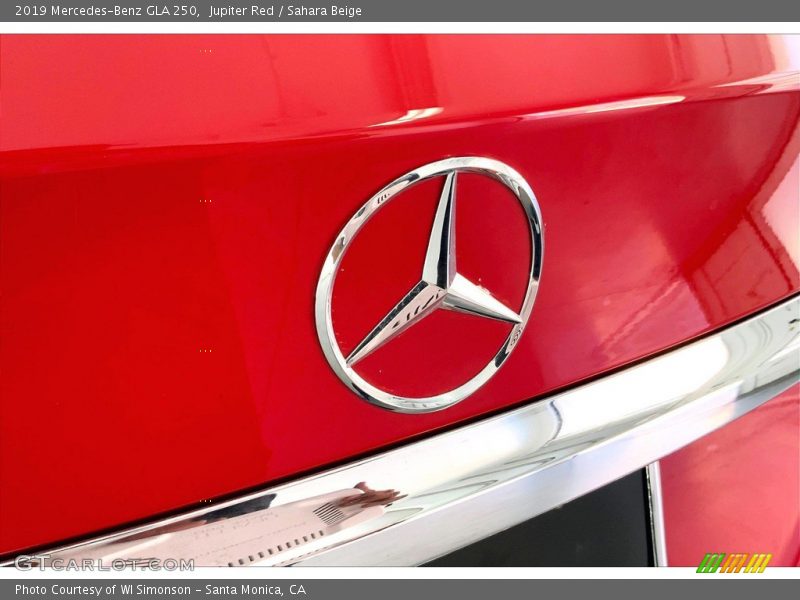 Jupiter Red / Sahara Beige 2019 Mercedes-Benz GLA 250