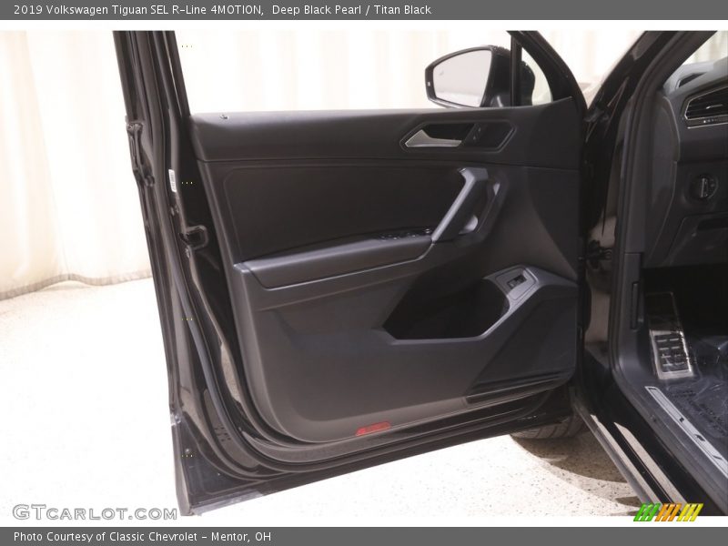 Deep Black Pearl / Titan Black 2019 Volkswagen Tiguan SEL R-Line 4MOTION