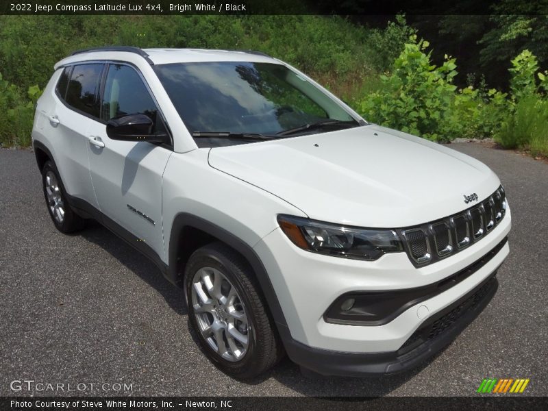 Bright White / Black 2022 Jeep Compass Latitude Lux 4x4