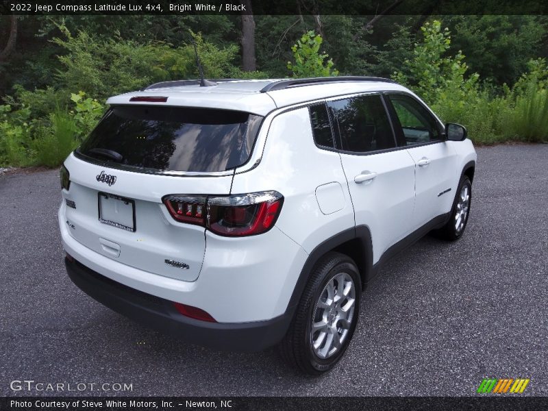 Bright White / Black 2022 Jeep Compass Latitude Lux 4x4