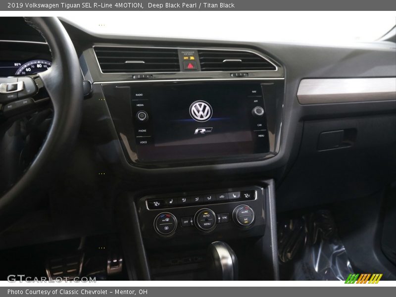 Deep Black Pearl / Titan Black 2019 Volkswagen Tiguan SEL R-Line 4MOTION