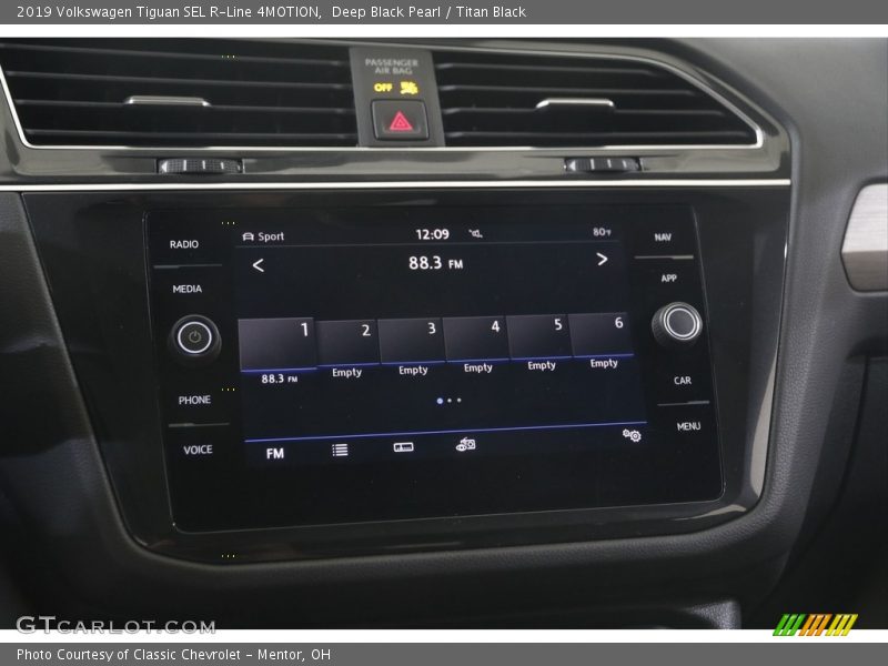 Deep Black Pearl / Titan Black 2019 Volkswagen Tiguan SEL R-Line 4MOTION