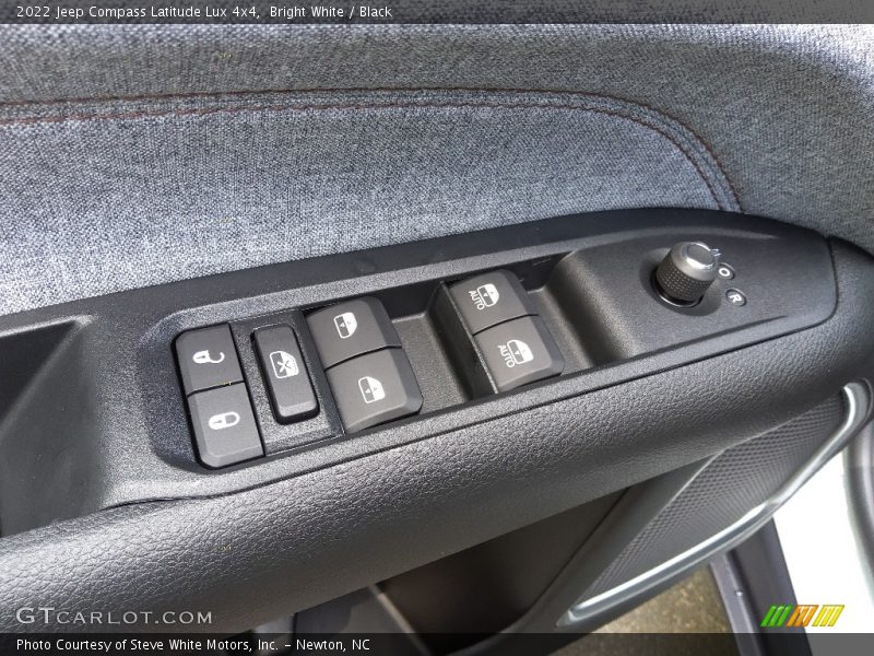 Bright White / Black 2022 Jeep Compass Latitude Lux 4x4
