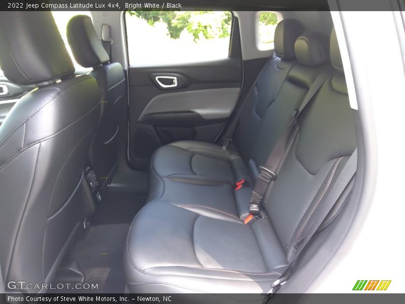 Bright White / Black 2022 Jeep Compass Latitude Lux 4x4