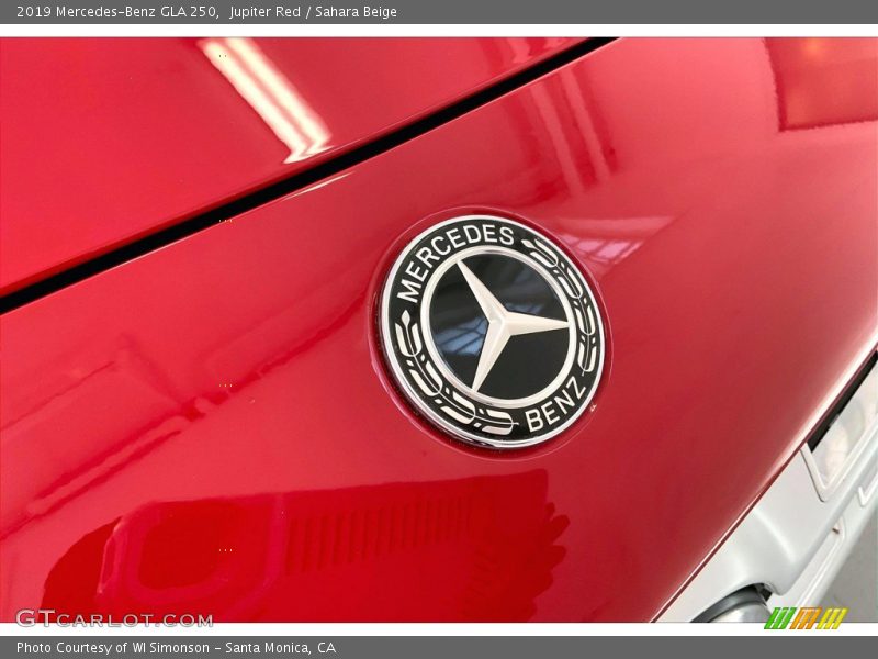 Jupiter Red / Sahara Beige 2019 Mercedes-Benz GLA 250