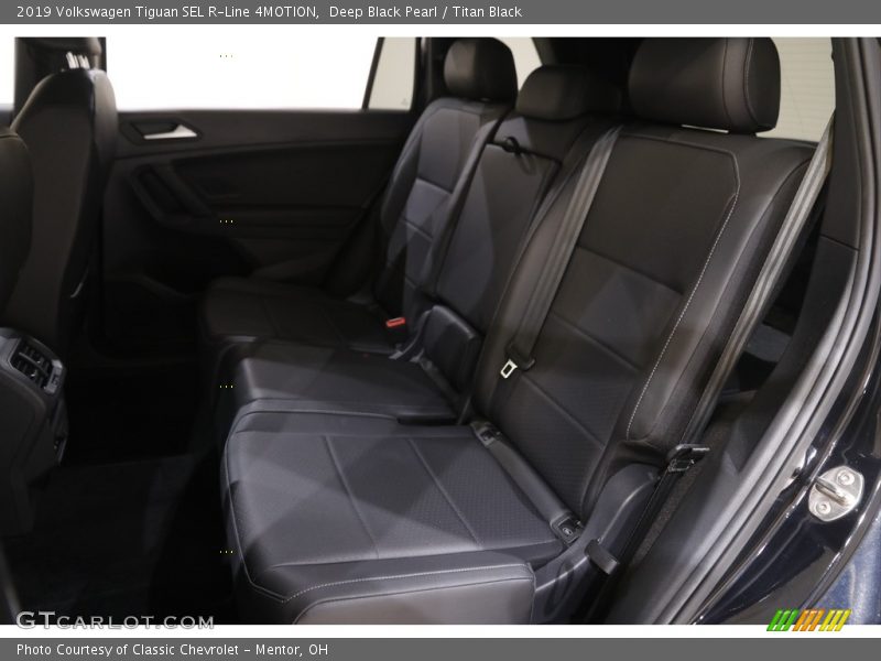 Deep Black Pearl / Titan Black 2019 Volkswagen Tiguan SEL R-Line 4MOTION