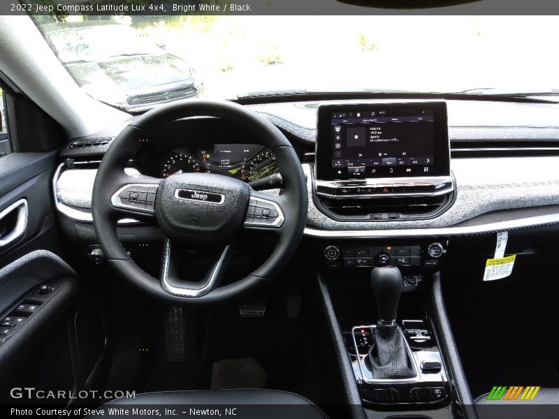 Bright White / Black 2022 Jeep Compass Latitude Lux 4x4