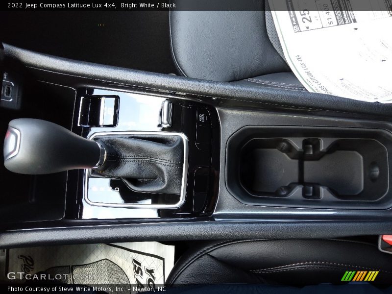 Bright White / Black 2022 Jeep Compass Latitude Lux 4x4