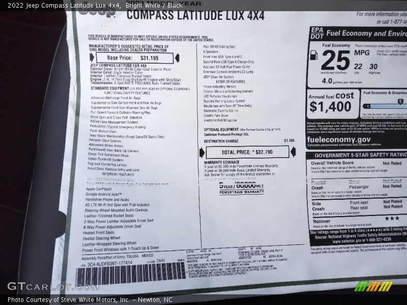 Bright White / Black 2022 Jeep Compass Latitude Lux 4x4