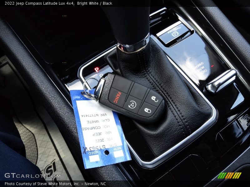 Bright White / Black 2022 Jeep Compass Latitude Lux 4x4