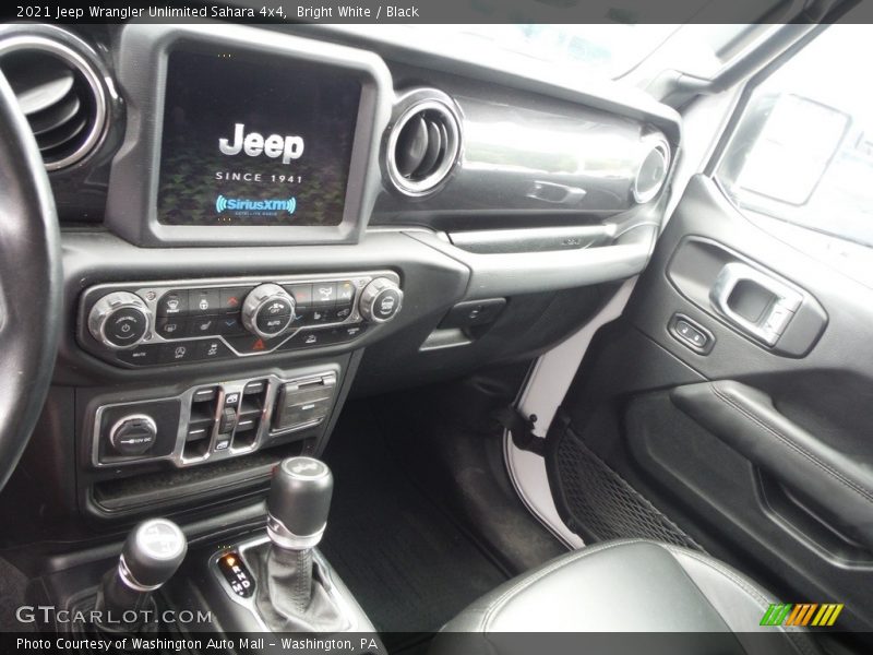 Bright White / Black 2021 Jeep Wrangler Unlimited Sahara 4x4