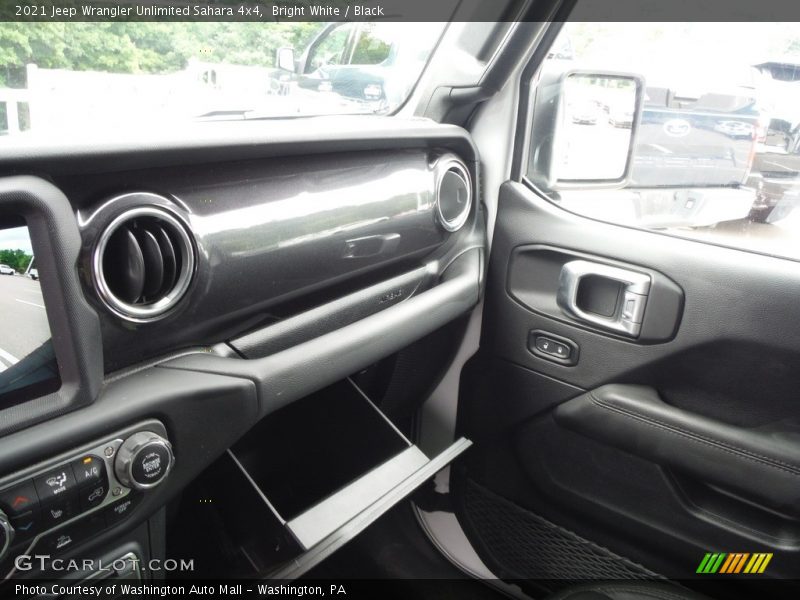 Bright White / Black 2021 Jeep Wrangler Unlimited Sahara 4x4