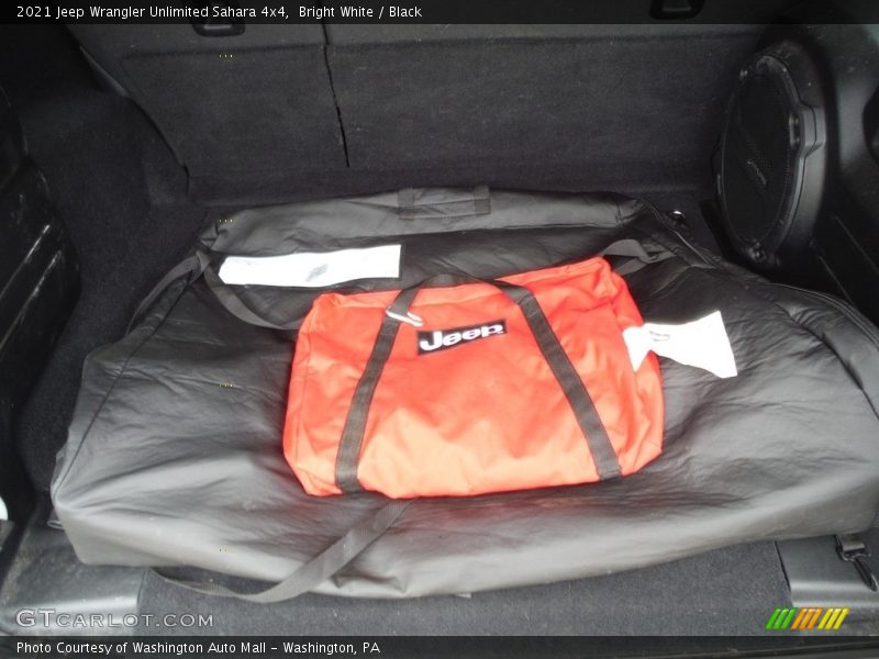 Bright White / Black 2021 Jeep Wrangler Unlimited Sahara 4x4