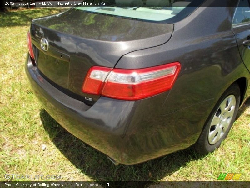 Magnetic Gray Metallic / Ash 2009 Toyota Camry LE V6