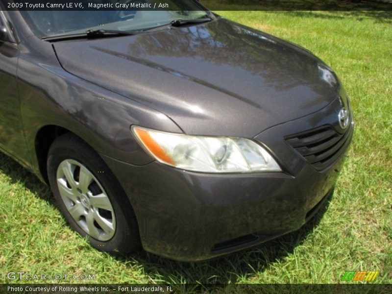 Magnetic Gray Metallic / Ash 2009 Toyota Camry LE V6