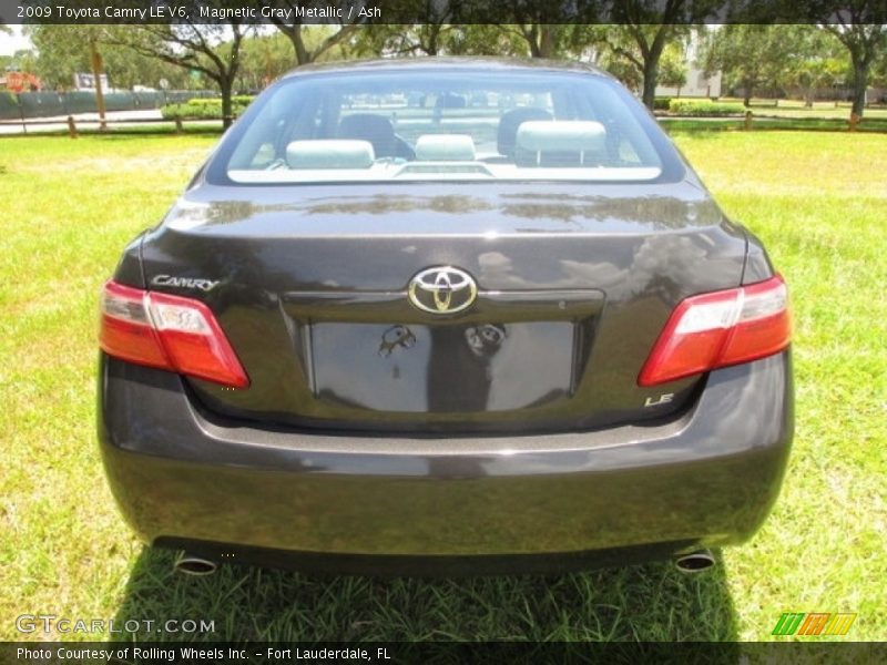 Magnetic Gray Metallic / Ash 2009 Toyota Camry LE V6