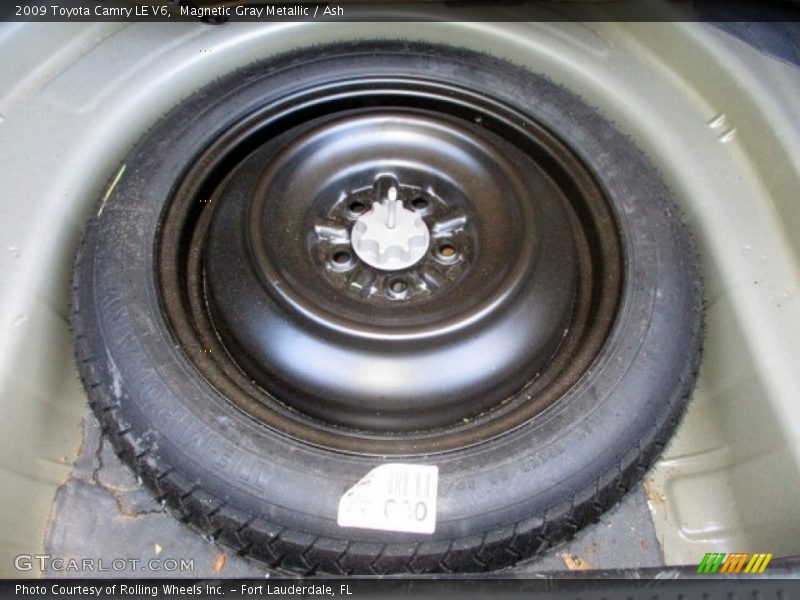 Magnetic Gray Metallic / Ash 2009 Toyota Camry LE V6