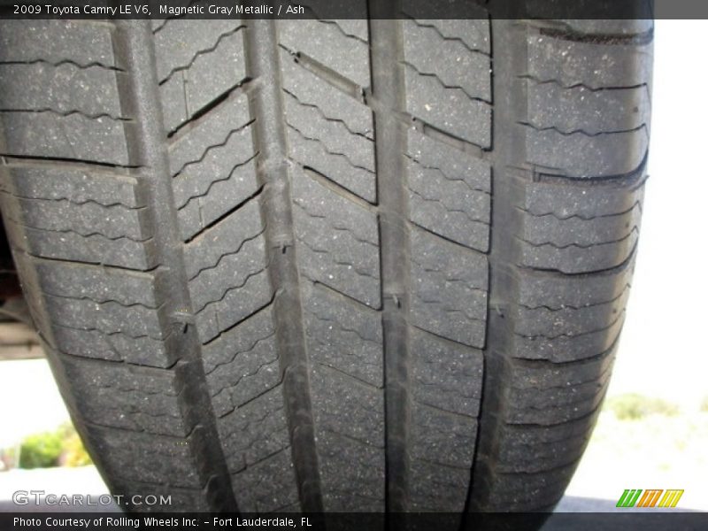 Magnetic Gray Metallic / Ash 2009 Toyota Camry LE V6