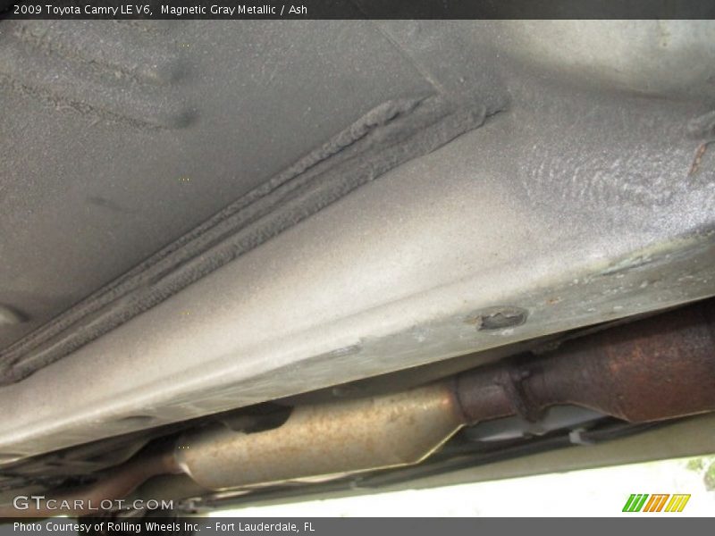 Magnetic Gray Metallic / Ash 2009 Toyota Camry LE V6