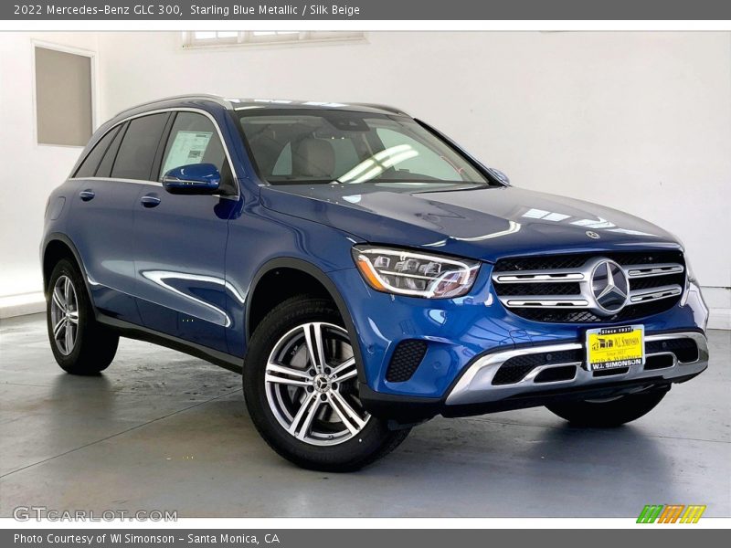 Front 3/4 View of 2022 GLC 300