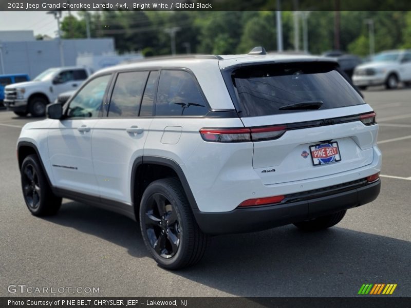 Bright White / Global Black 2022 Jeep Grand Cherokee Laredo 4x4