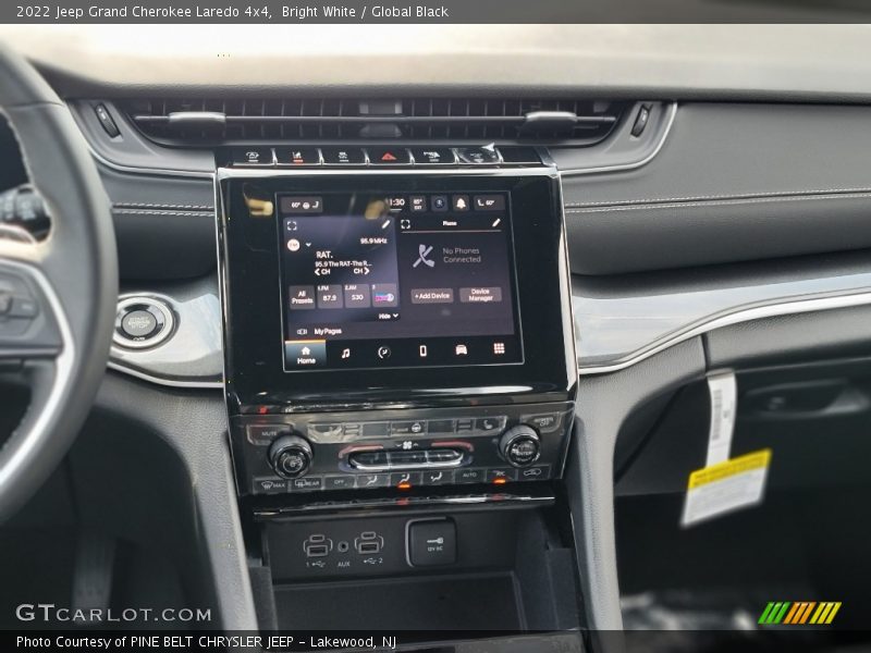 Bright White / Global Black 2022 Jeep Grand Cherokee Laredo 4x4