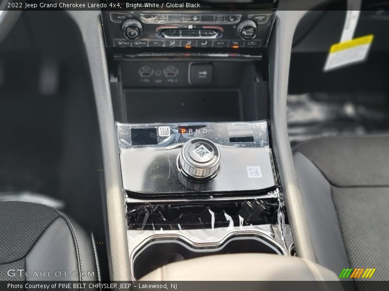 Bright White / Global Black 2022 Jeep Grand Cherokee Laredo 4x4