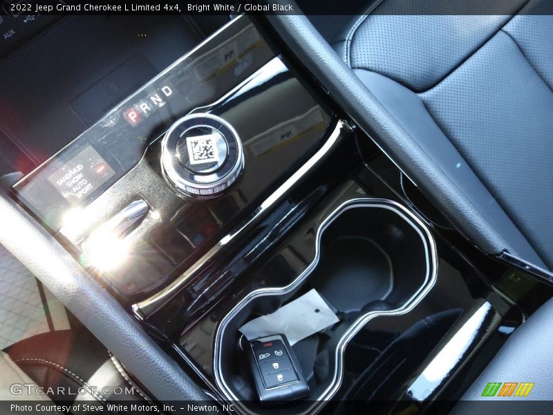 Bright White / Global Black 2022 Jeep Grand Cherokee L Limited 4x4