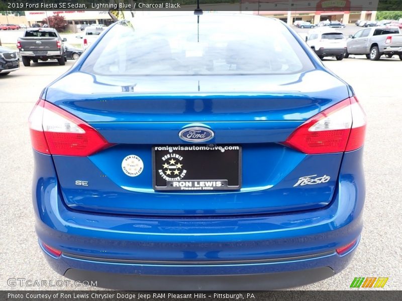 Lightning Blue / Charcoal Black 2019 Ford Fiesta SE Sedan