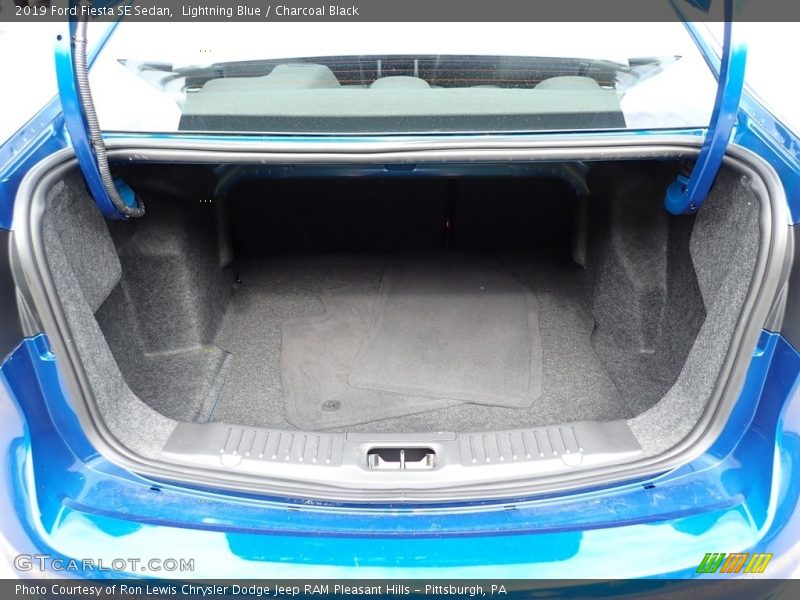 Lightning Blue / Charcoal Black 2019 Ford Fiesta SE Sedan