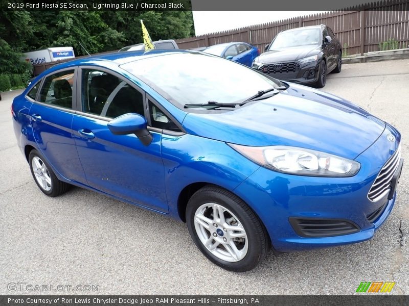 Lightning Blue / Charcoal Black 2019 Ford Fiesta SE Sedan