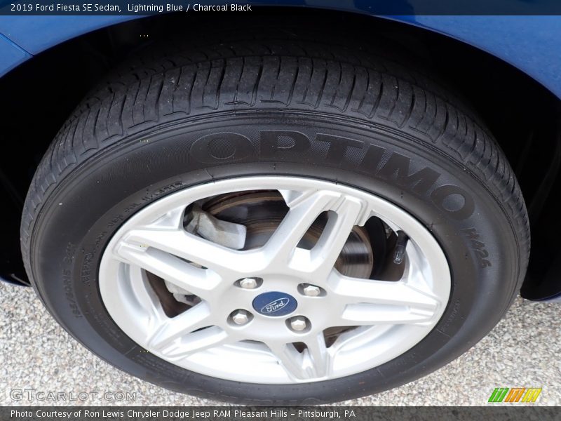 Lightning Blue / Charcoal Black 2019 Ford Fiesta SE Sedan