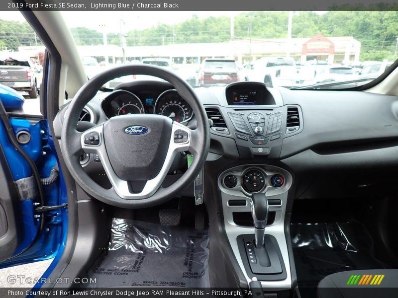 Lightning Blue / Charcoal Black 2019 Ford Fiesta SE Sedan
