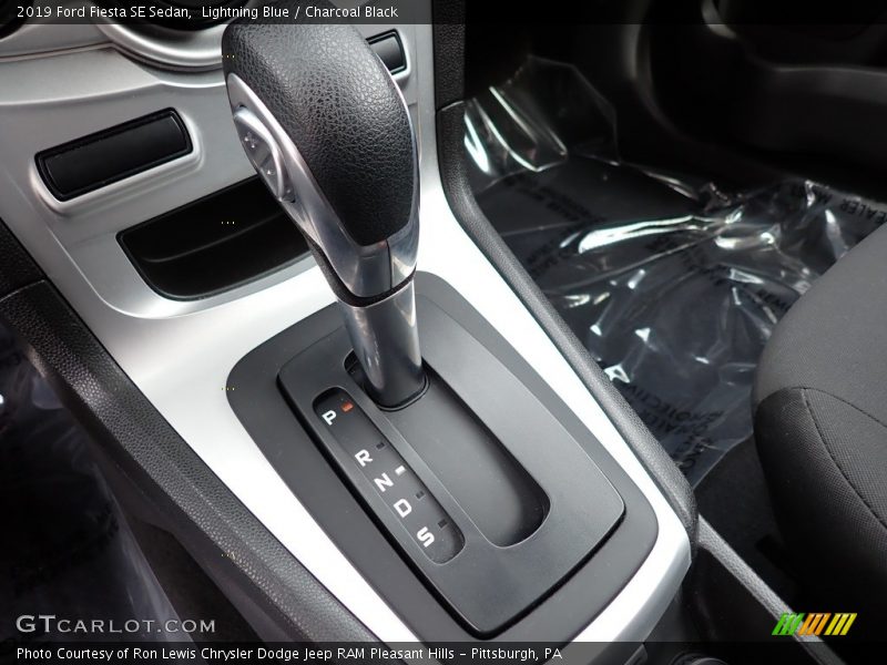 Lightning Blue / Charcoal Black 2019 Ford Fiesta SE Sedan