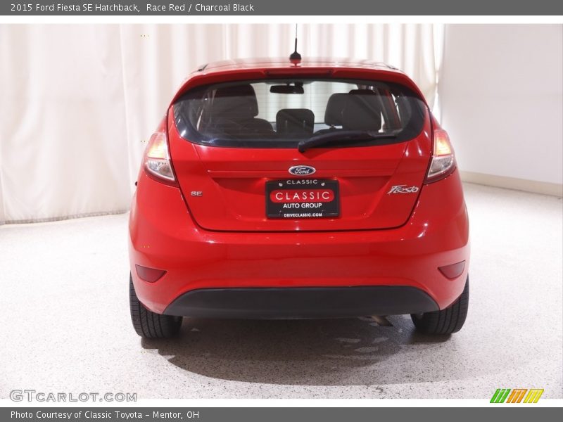 Race Red / Charcoal Black 2015 Ford Fiesta SE Hatchback