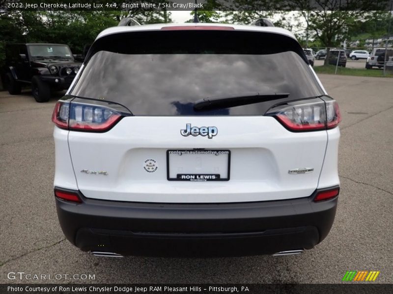 Bright White / Ski Gray/Black 2022 Jeep Cherokee Latitude Lux 4x4