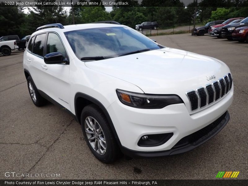 Bright White / Ski Gray/Black 2022 Jeep Cherokee Latitude Lux 4x4
