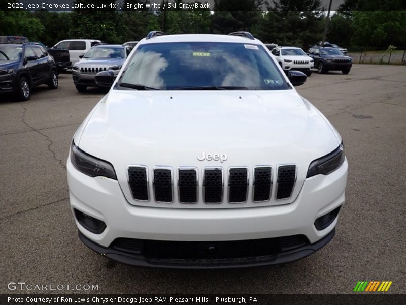 Bright White / Ski Gray/Black 2022 Jeep Cherokee Latitude Lux 4x4