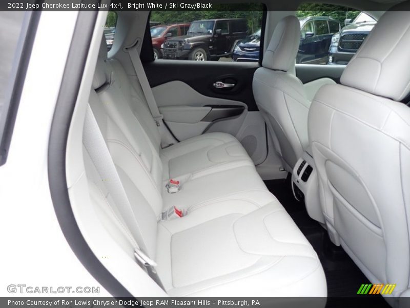 Bright White / Ski Gray/Black 2022 Jeep Cherokee Latitude Lux 4x4