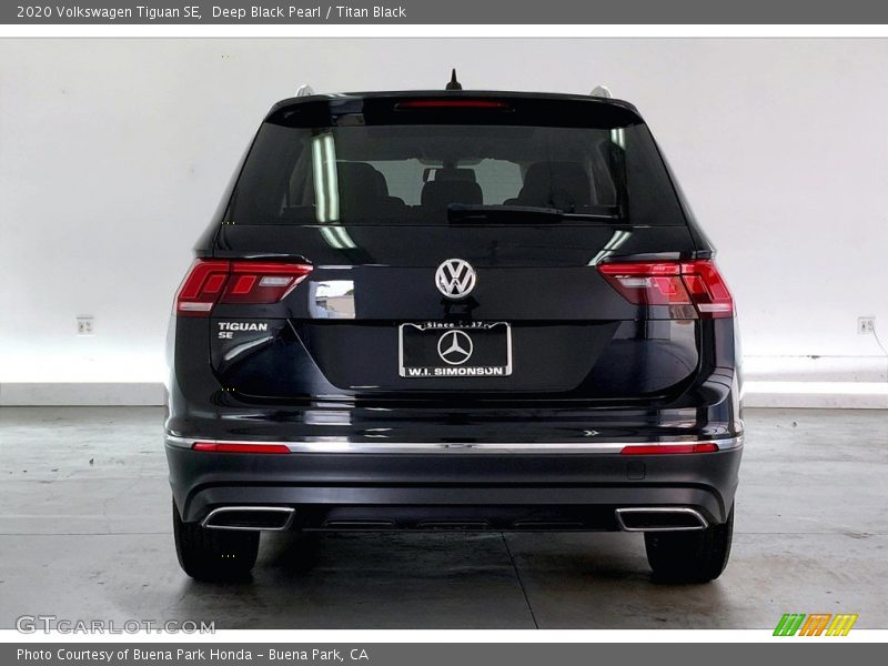 Deep Black Pearl / Titan Black 2020 Volkswagen Tiguan SE
