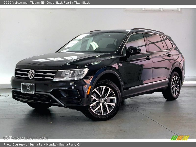 Deep Black Pearl / Titan Black 2020 Volkswagen Tiguan SE