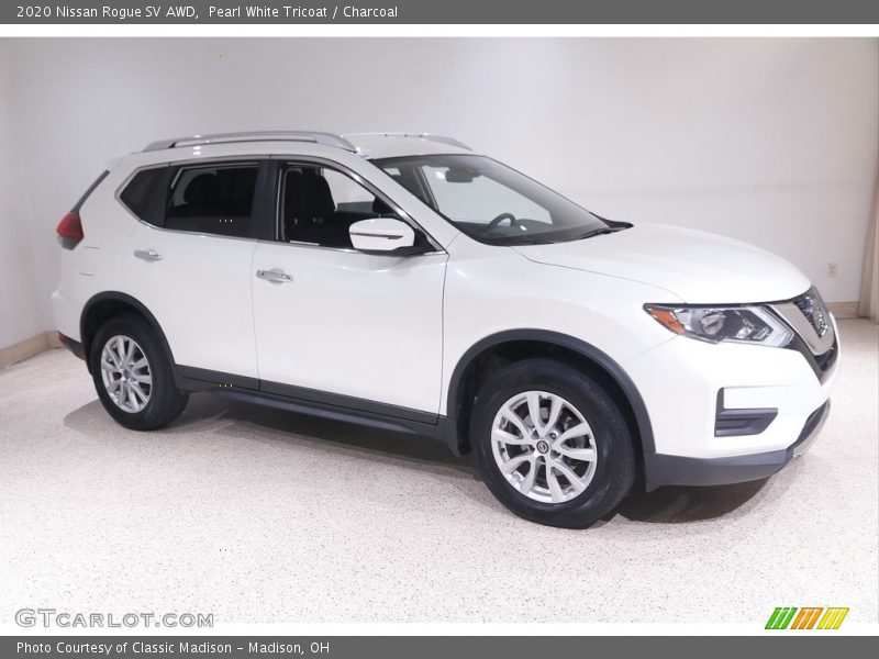Pearl White Tricoat / Charcoal 2020 Nissan Rogue SV AWD