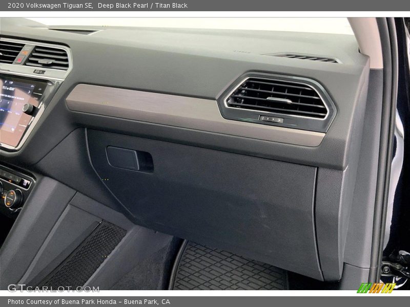 Deep Black Pearl / Titan Black 2020 Volkswagen Tiguan SE