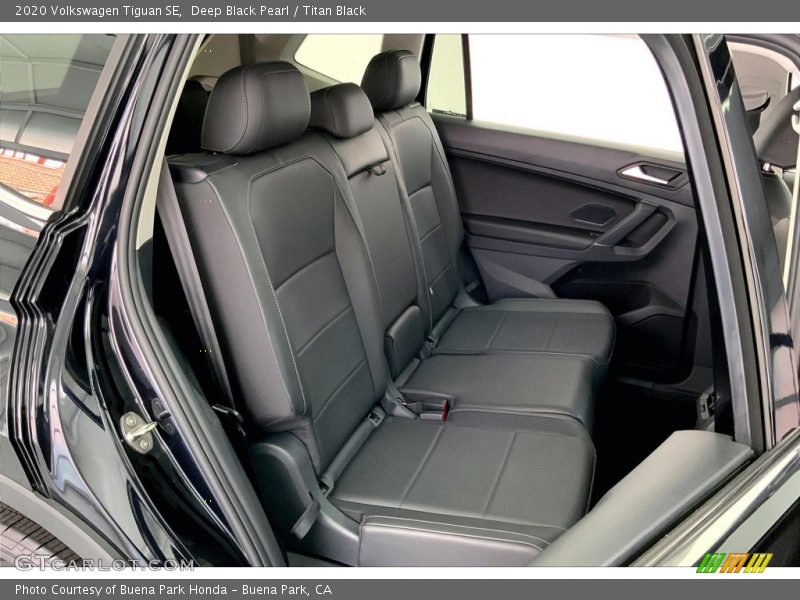 Deep Black Pearl / Titan Black 2020 Volkswagen Tiguan SE