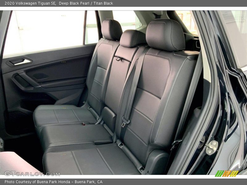 Deep Black Pearl / Titan Black 2020 Volkswagen Tiguan SE