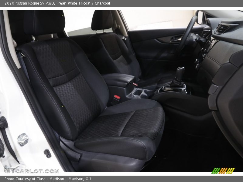 Pearl White Tricoat / Charcoal 2020 Nissan Rogue SV AWD
