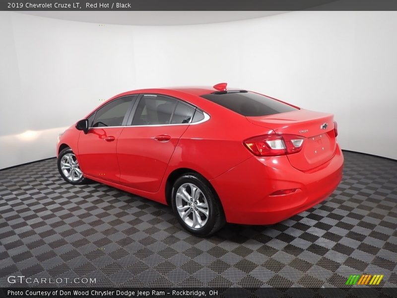 Red Hot / Black 2019 Chevrolet Cruze LT