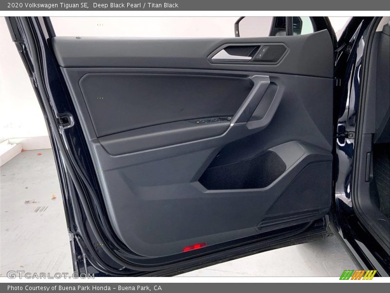 Deep Black Pearl / Titan Black 2020 Volkswagen Tiguan SE